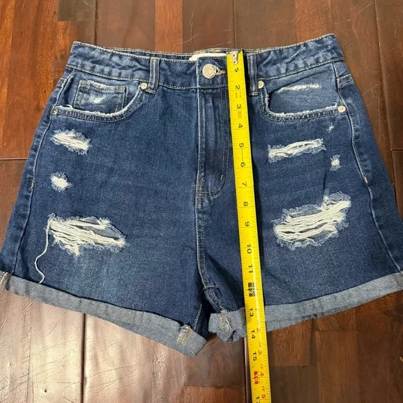 Refuge Denim Mom Jean Shorts Women’s Size 7 Distressed - Picture 4 of 5